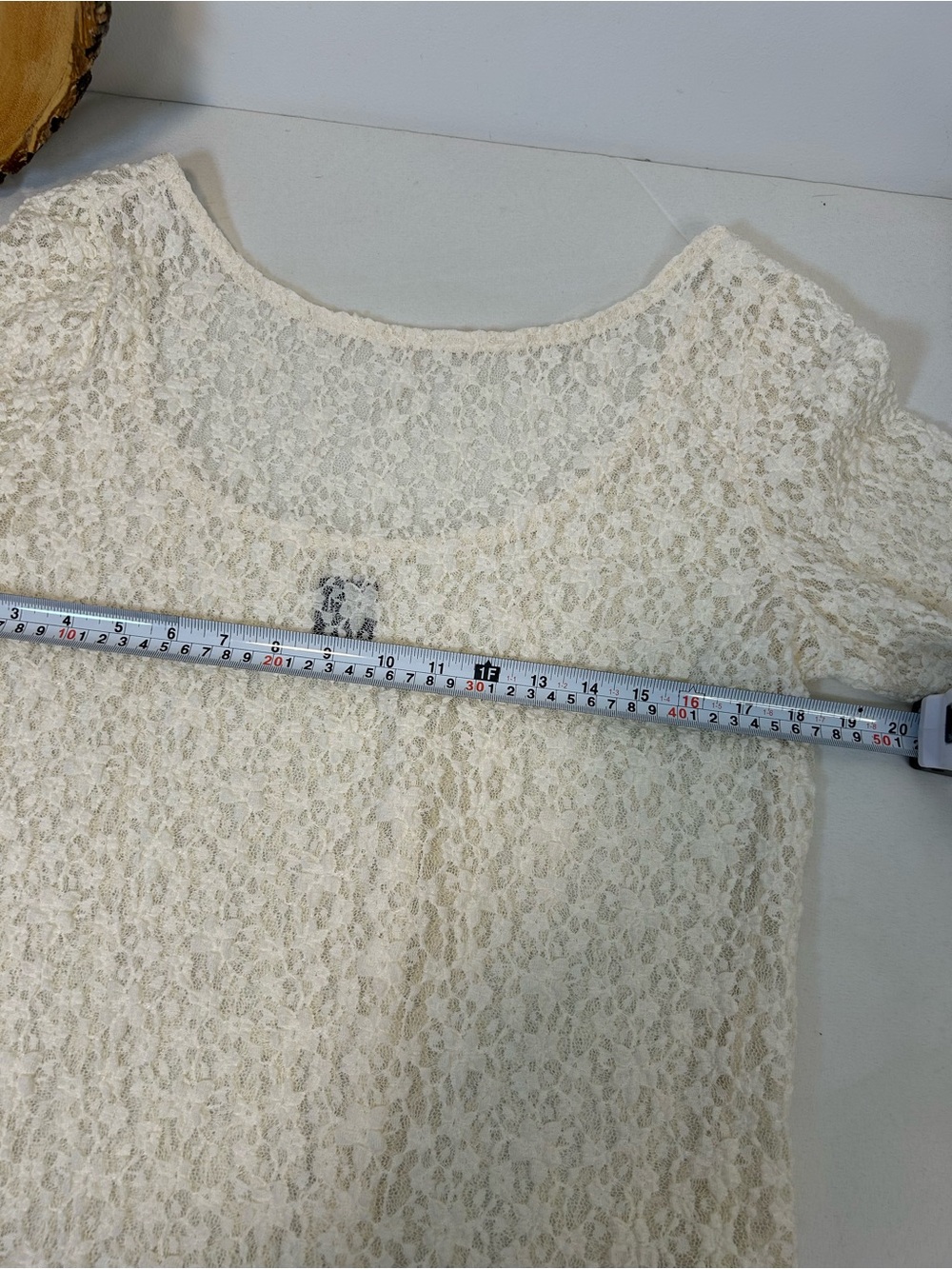 GAP Cream Floral Lace Scoop Neck Short Sleeve Top Low cut Back Women’s Large - Picture 3 of 7